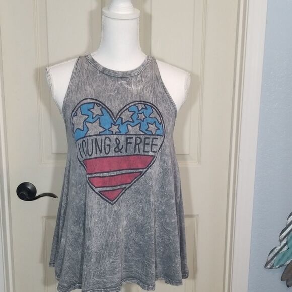 💸3/12$-  American Age, High Neck Racer Back Graphic Tank “Young & Free” - Picture 3 of 6